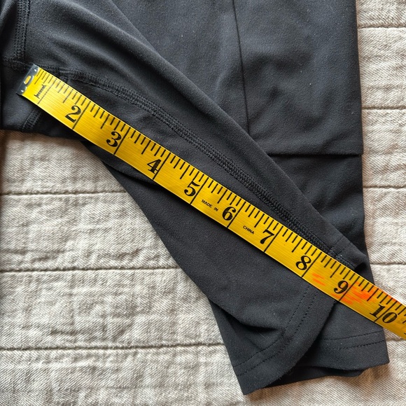 REI Women's Black High-Waisted Bike Shorts with pockets - Picture 4 of 5